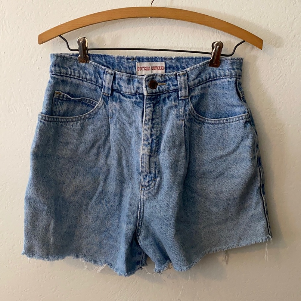Gotcha Covered 80s High waisted denim shorts w/frayed hem